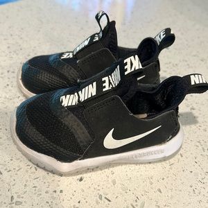 Nike flex runner toddler black shoes